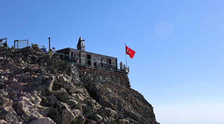 "Uçurumdaki mescit" doğa tutkunları ve dağcıların rotasında