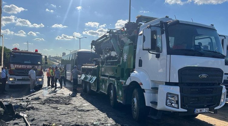 Küçükçekmece TEM Otoyolu'ndaki zincirleme kazada 1 kişi hayatını kaybetti