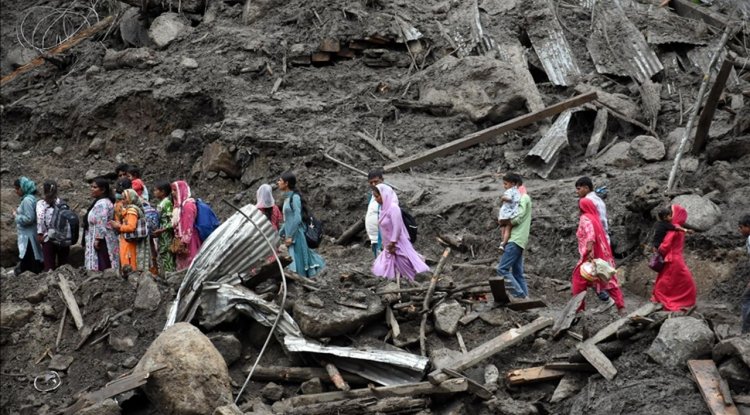 Cammu Keşmir'de şiddetli yağışların yol açtığı afetlerde 30 kişi yaşamını yitirdi