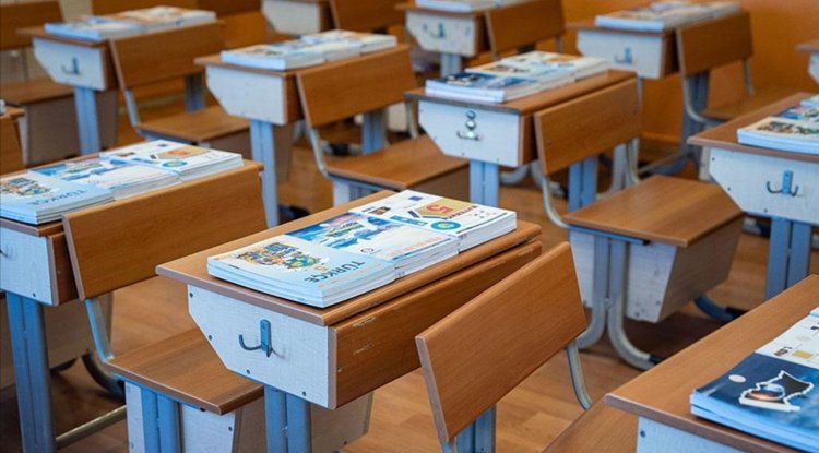 Ücretsiz dağıtılacak ders kitapları okul sıralarındaki yerini aldı