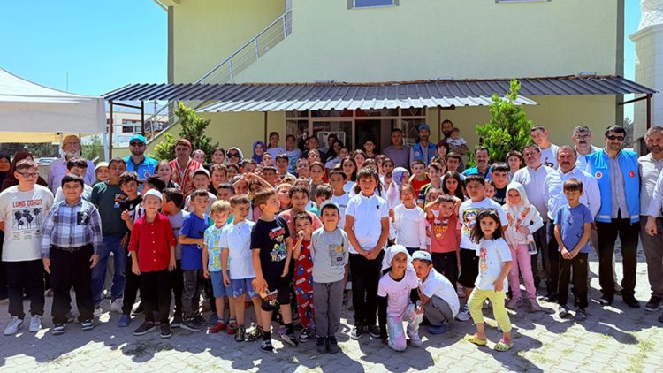 Kastamonu'da çocuklar minare gölgesinde buluştu