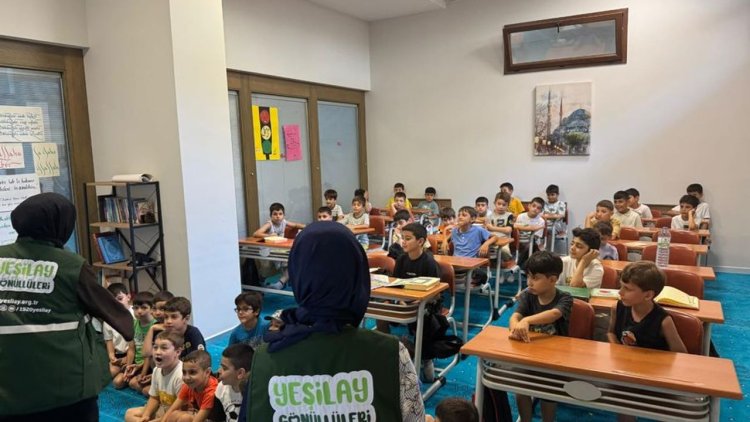 Üsküdar'da öğrencilere Yeşilay bilgilendirmesi