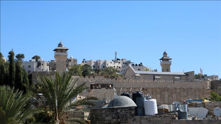 İşgal güçleri, Harem-i İbrahim Camii çalışanlarından 2 kişiyi yaraladı