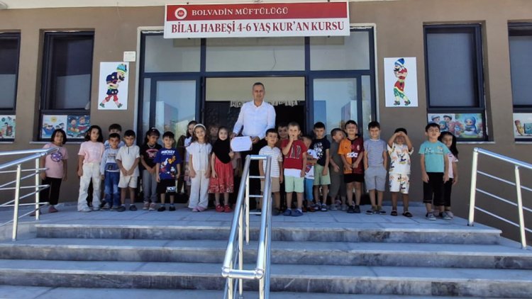 Bolvadin'de minikler yetimler için bir araya geldi