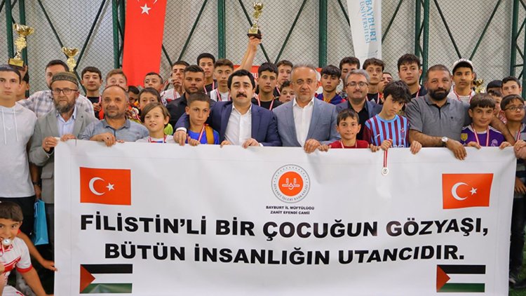 Futbol Turnuvası'nda Filistinli masum çocuklar unutulmadı