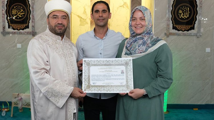 Amerikan Emily, Erzincan'da Müslüman oldu
