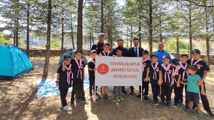 Hocalar Kaymakamı Altunkaynak, Diyanet izcileriyle kampa girdi
