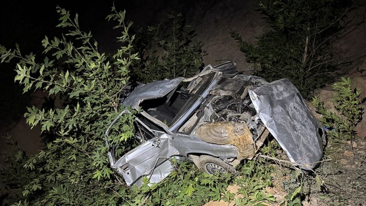 Adana'da uçuruma yuvarlanan otomobildeki 1'i çocuk 5 kişi öldü