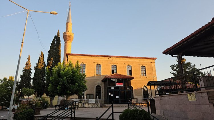 Balıkesir Sındırgı'daki 6,1'lik depremde cami hasar gördü