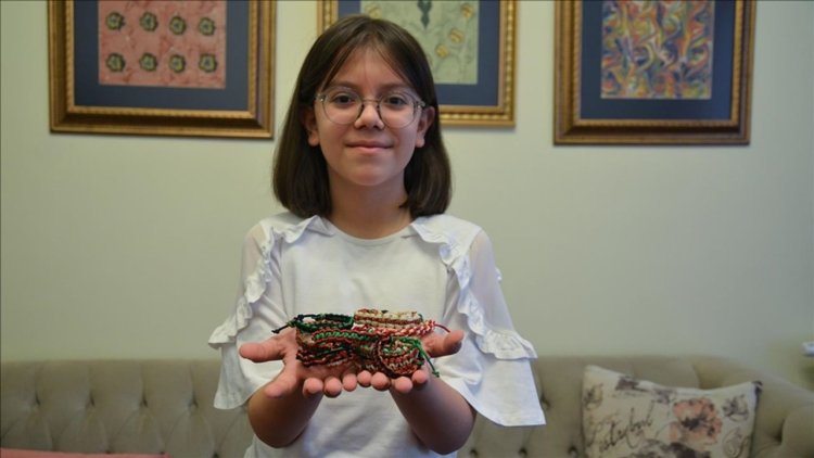 Konyalı 9 yaşındaki Zeynep, ördüğü bilekliklerle Gazze'ye destek olmaya çalışıyor