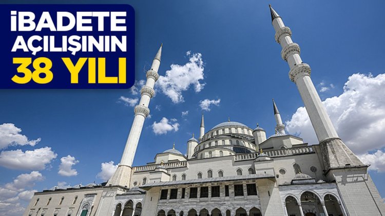 15 Temmuz'da ilk selanın okunduğu Kocatepe Camii, ibadete açılalı 38 yıl oldu