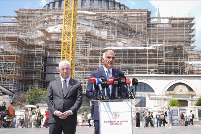 Bakan Ersoy, Ayasofya'daki güçlendirme çalışmalarını yerinde inceledi