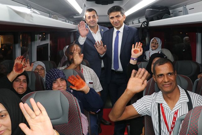 Hatay'da 94 engelli vatandaş umreye uğurlandı