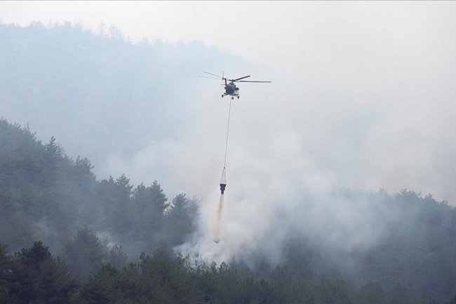 Kastamonu-Karabük sınırındaki iki orman yangınına müdahale sürüyor