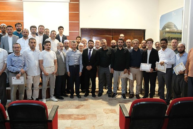 Erzincan'da başarılı din görevlileri ödüllendirildi