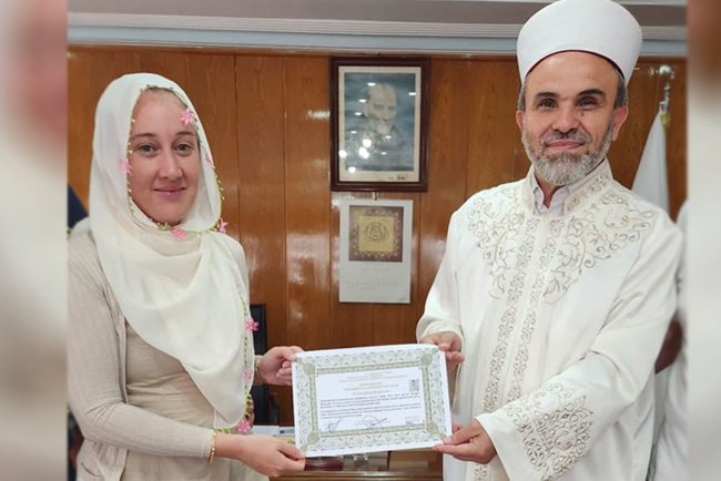 Avustralyalı kadın Terme'de Müslüman oldu