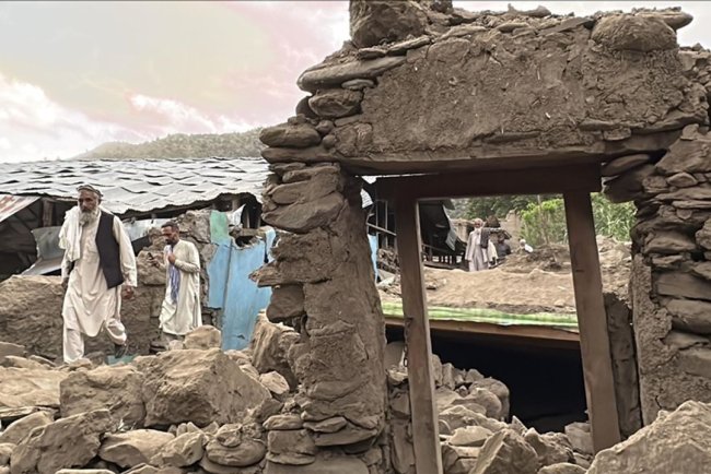 Afganistan'da 5,6 büyüklüğünde deprem meydana geldi