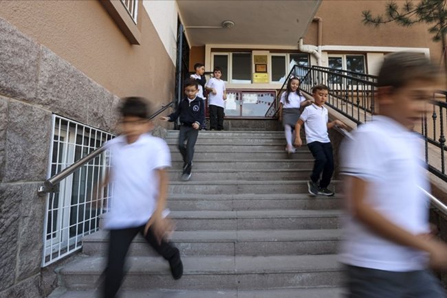 İstanbul'da 8 Eylül'de okullarda 10.00-15.00 saatlerinde eğitim verilecek
