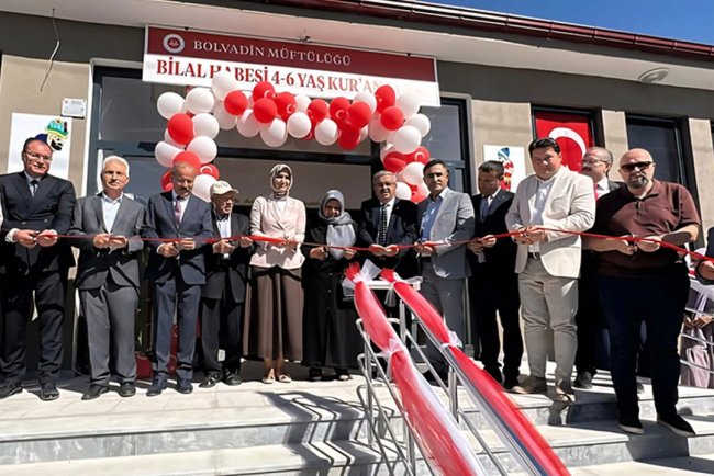 Bolvadin’de Bilal Habeşi 4-6 Yaş Kur’an kursu dualarla açıldı