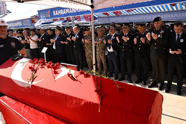 Mersin'de şehit olan polis memuru Mustafa Karapınar, son yolculuğuna uğurlandı