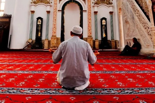 Husûf (Ay tutulması namazı) kılınışı 2025: Husûf namazı nedir, kaç rekâttır? İşte Husûf namazı kılınışı, fazileti ve rekât sayısı hakkında bilgiler