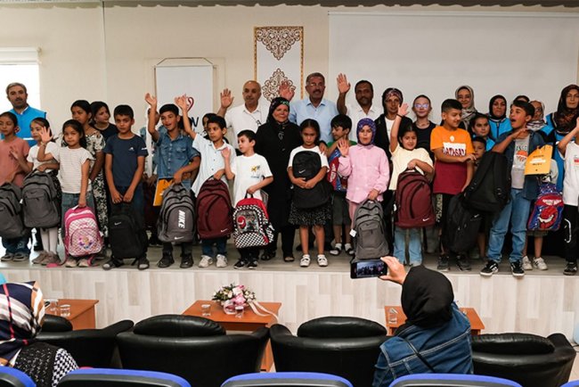 Kırşehir'de öğrencilere kırtasiye desteği