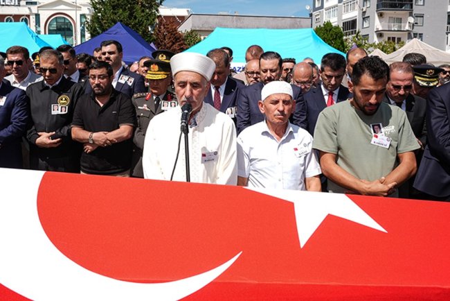 Din görevlisinden şehit oğluna son görev