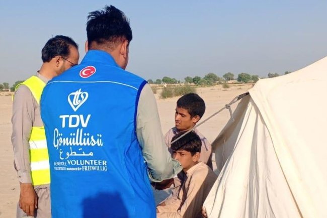 TDV, Pakistan'da selden etkilenenlere desteğini sürdürüyor