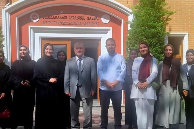 Üniversiteli gençlerden eğitim merkezine ziyaret