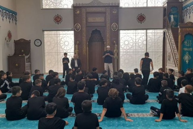 Bahçelievler'de öğrencilerden camiye ziyaret