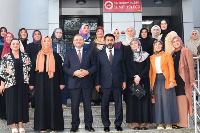 Trabzon'da kadınlardan Diyanet'e tam destek