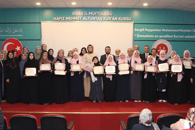 Sivas'ta 46 hafız belge aldı