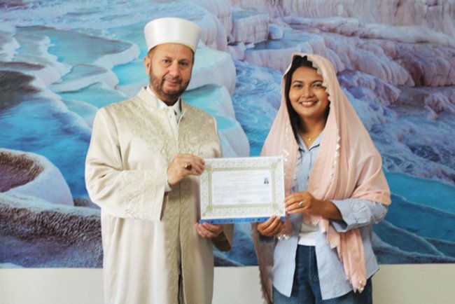 Taylandlı mühendis Apinya, İslam'ı seçti