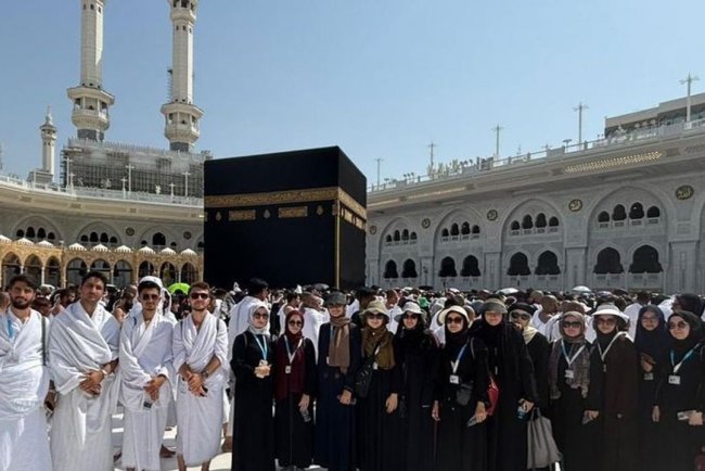 Üniversiteli gençlere umre ödülü