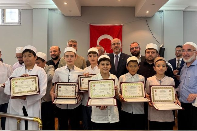 Esenler'de 53 hafız icazetlerini aldı