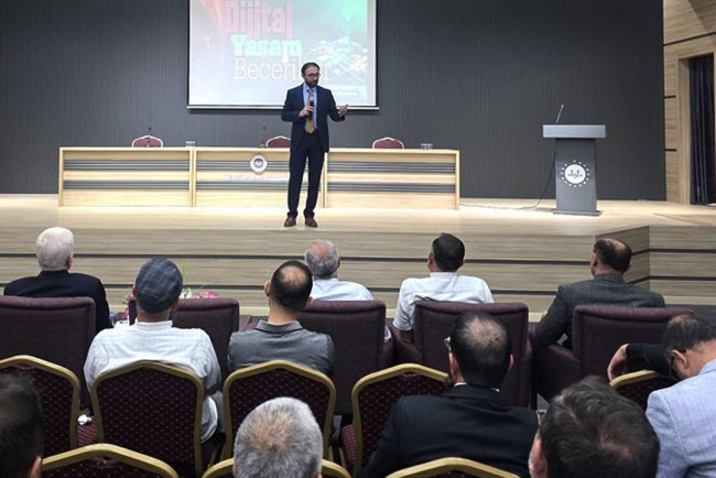 Tekirdağ'da "Dijital Yaşam Becerileri Konferansı" düzenlendi