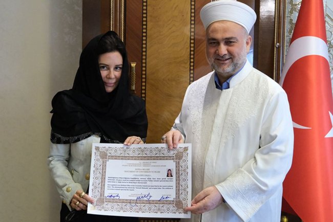 İngiliz Andrea Sheehan Adana'da Müslüman oldu