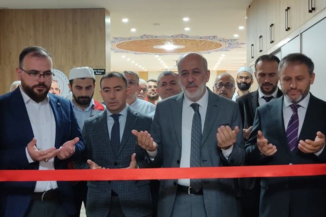 Davraz Güllük Diyanet Gençlik Merkezi dualarla açıldı