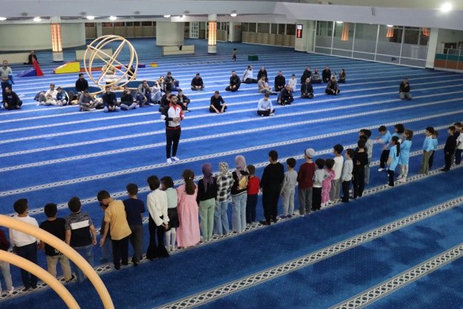 Erzincan'da çocuklar, 'Babalar ve Bebeler Camide' etkinliğiyle sporla buluşuyor