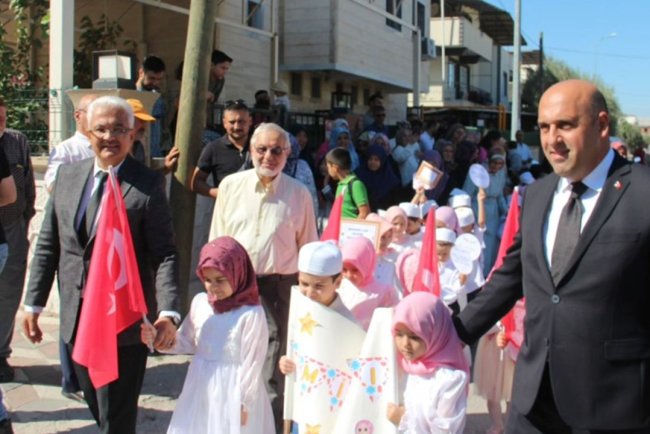 Akhisar'da minikler "Amin Alayı" ile yürüdü