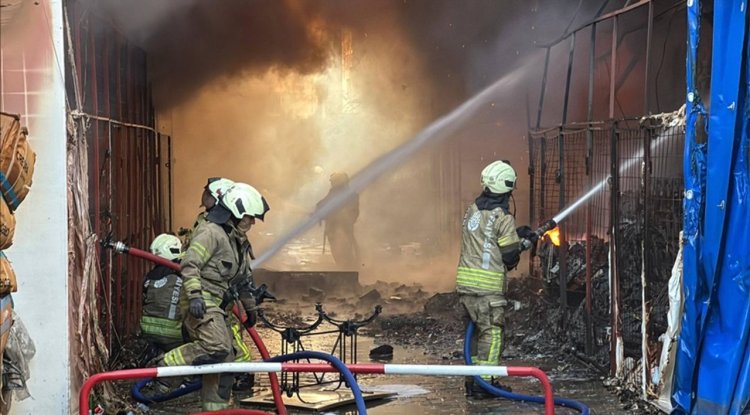 İSTOÇ Ticaret Merkezi'nde çıkan yangın söndürüldü