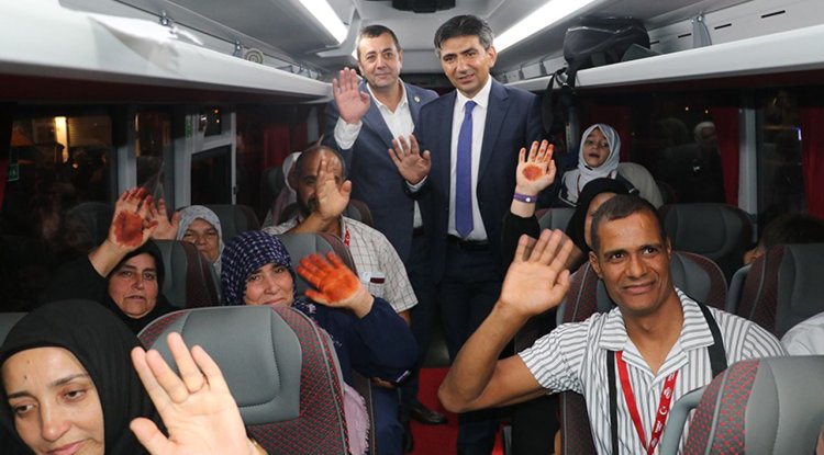 Hatay'da 94 engelli vatandaş umreye uğurlandı