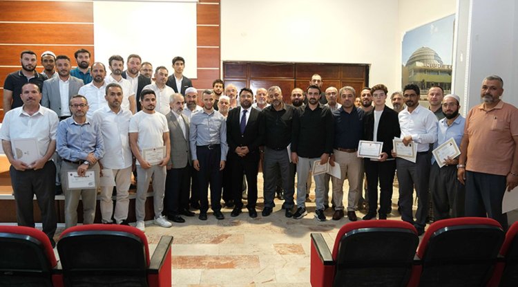 Erzincan'da başarılı din görevlileri ödüllendirildi