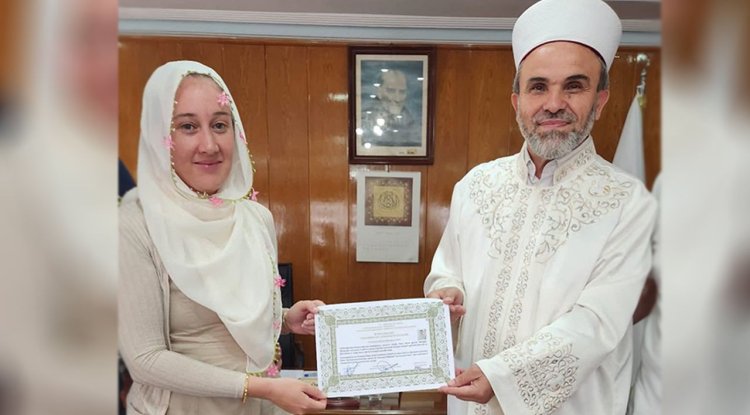 Avustralyalı kadın Terme'de Müslüman oldu