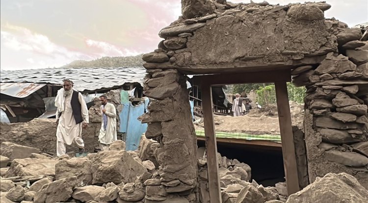 Afganistan'da 5,6 büyüklüğünde deprem meydana geldi