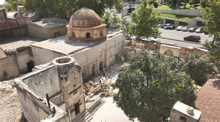 Kahramanmaraş merkezli depremlerde hasar gören Boğazkesen Camii'nde onarım çalışmaları sürüyor