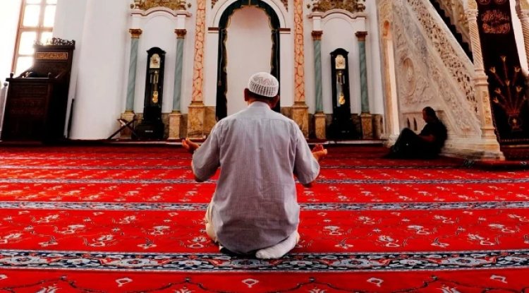 Husûf (Ay tutulması namazı) kılınışı 2025: Husûf namazı nedir, kaç rekâttır? İşte Husûf namazı kılınışı, fazileti ve rekât sayısı hakkında bilgiler