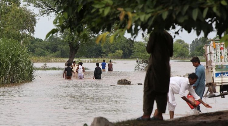 Pakistan'ın Pencap eyaletinde sel nedeniyle son 24 saatte 122 bin kişi daha tahliye edildi