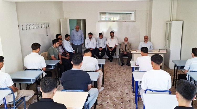 Isparta'da gençler Kur'an anlama programına başladı