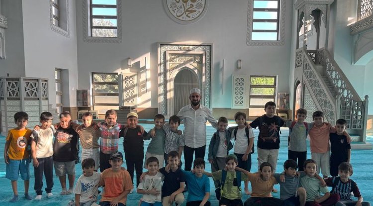 Üsküdarlı gençler camide buluşuyor